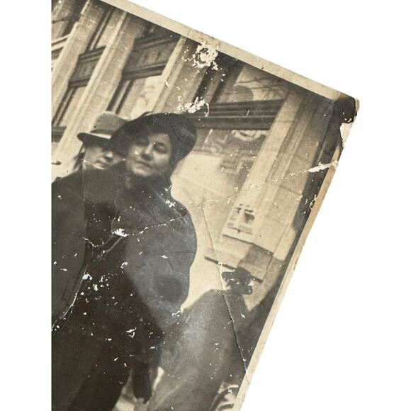 VTG 1938 Vancouver British Columbia Winter Power Couple Walking Stylish READ - Picture 4 of 9